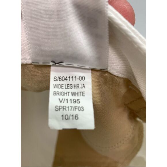 Old Navy Women's Frayed 5 Pocket Denim Capri Wide Leg Crop Jeans White Size 8 - Picture 7 of 8